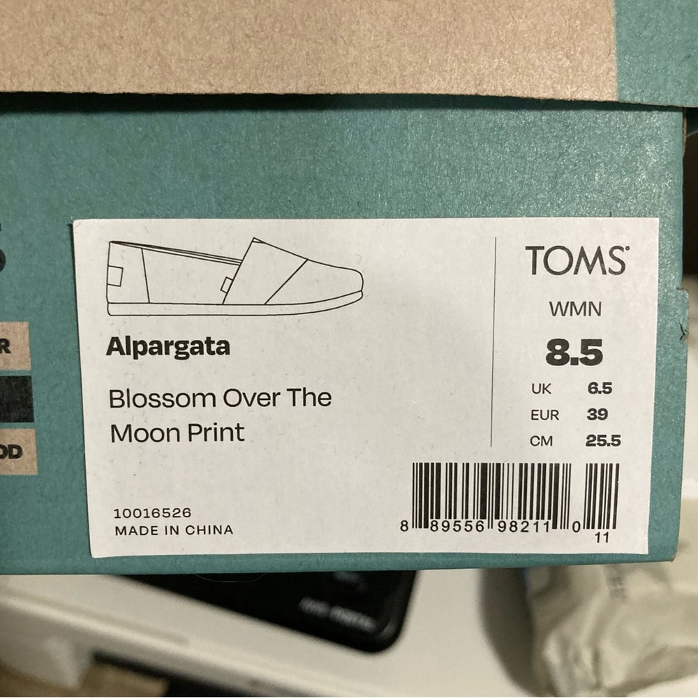 NWT Toms shoes - Picture 8 of 8